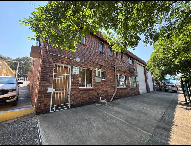 272M² WAREHOUSE TO LET IN INDUSTRIA NORTH
